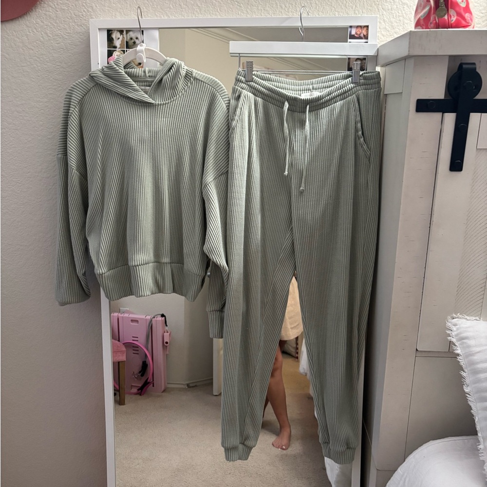 Women's Abercrombie Lounge Cozy Green Ribbed Hoodie and Jogger Set